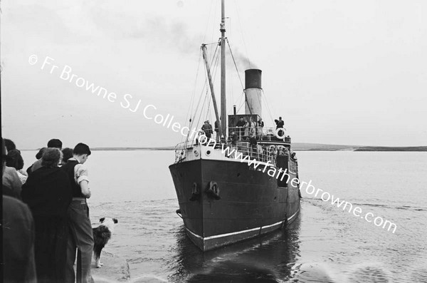 FERRY RETURNING TO MAINLAND